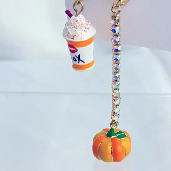NWT Betsey Johnson Pumpkin Spice Coffee & Pumpkin Mismatch Drop Earrings - Picture 8 of 12